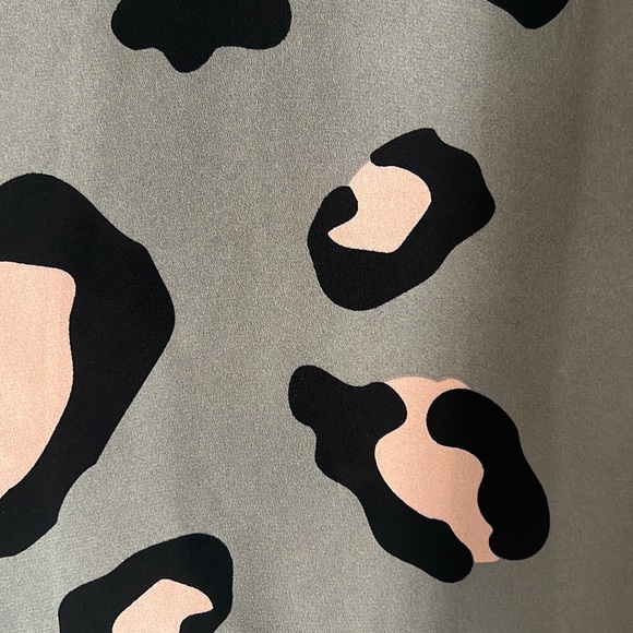 Sleeveless Top - Picture 2 of 4